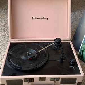 BARELY USED CROSLEY RECORD PLAYER PLUS 3 CDS
